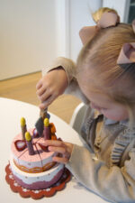 ⁦עוגת יומולדת מעץ מנגנת - Magni⁩ – תמונה ⁦3⁩