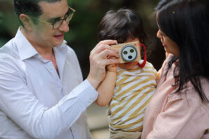 ⁦חבילת מכשירים מעץ - מצלמה צבעונית ופלאפון⁩ – תמונה ⁦7⁩