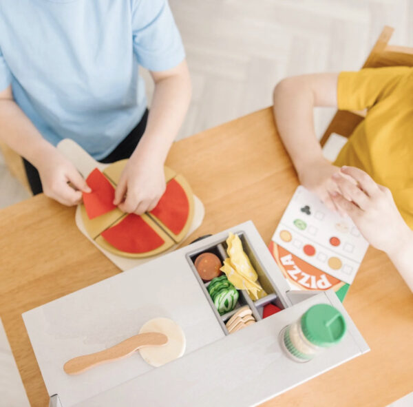 ⁦דוכן ותנור הפיצה Melissa & Doug⁩ – תמונה ⁦5⁩
