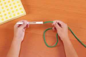 ⁦ערכת ציור שרוכים עם כרטיסי צורות (35 חלקים)⁩ – תמונה ⁦6⁩