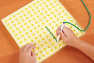 ⁦ערכת ציור שרוכים עם כרטיסי צורות (35 חלקים)⁩ – תמונה ⁦4⁩