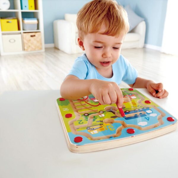 ⁦מבוך מגנטי מעץ עם כלי רכב ומספרים - Hape⁩ – תמונה ⁦2⁩