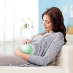 ⁦מומו מחבק ומנגן שמנת מבית HAPE⁩ – תמונה ⁦4⁩