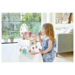 ⁦שולחן האיפור והיופי מעולם אחר עץ Hape⁩ – תמונה ⁦3⁩