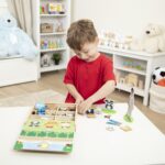 ⁦סט מגנטי מקצועות והלבשות - Melissa & Doug⁩ – תמונה ⁦3⁩