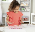 ⁦חוברת מדבקות עיצוב הבית | Melissa & Doug⁩ – תמונה ⁦4⁩