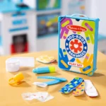 ⁦ערכת עזרה ראשונה עם פלסטרים לשמוש חוזר | Melissa & Doug⁩ – תמונה ⁦5⁩