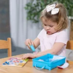 ⁦ערכת עזרה ראשונה עם פלסטרים לשמוש חוזר | Melissa & Doug⁩ – תמונה ⁦6⁩