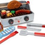 סט דוכן גריל מנגל מעץ איכותי מבית מליסה ודאג Melissa and Doug