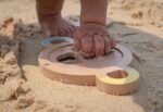 ⁦ערכת כלים מעץ למשחק בחול – סמיילי, גלידה וכוכב – Sand Mold Set⁩ – תמונה ⁦3⁩